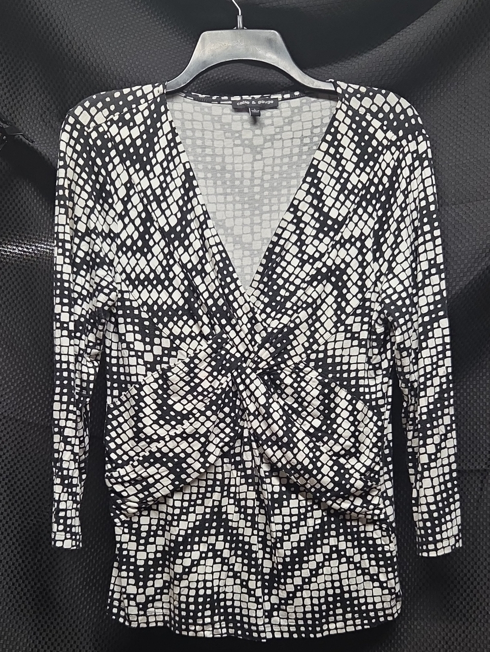Cable & Gauge Black and White Twist-Front Long Sleeve V-Neck Top